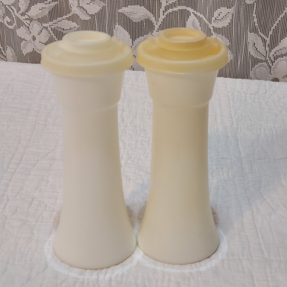 Vintage Tupperware Hourglass 6" Salt & Pepper Shakers 718